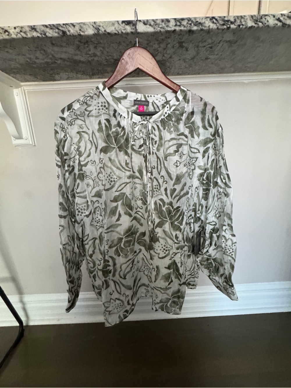 Vince Camuto Gauzy Peasant Top. Plus size 2
X.